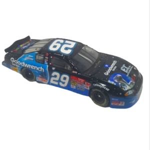 2002 Action Goodwrench service plus #29 Kevin Harvick.